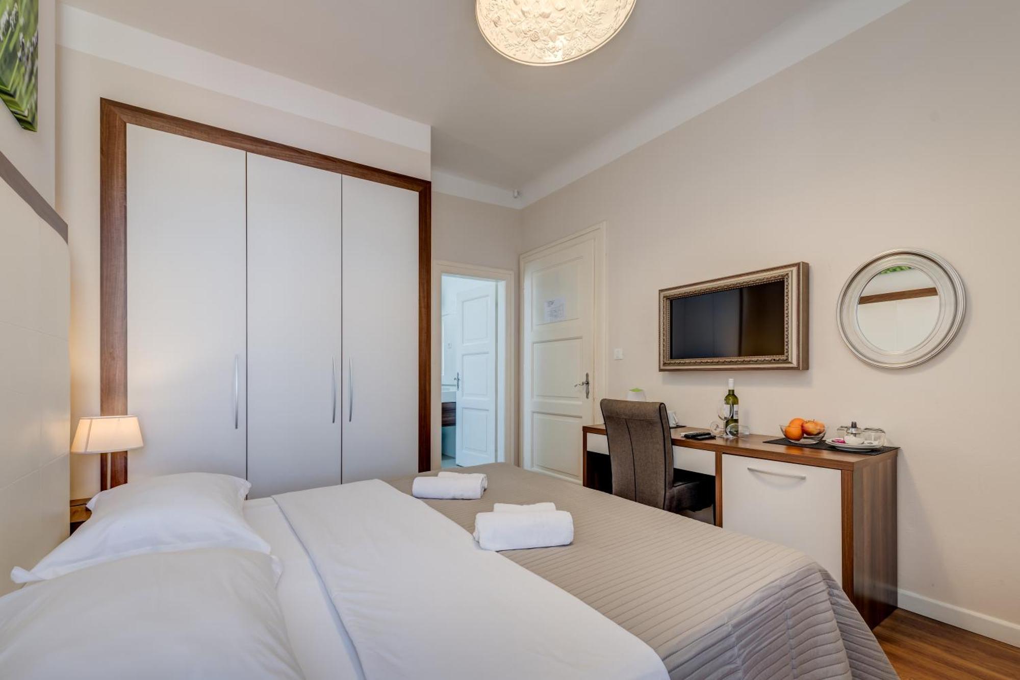 Bastion Luxury Rooms Сплит Экстерьер фото